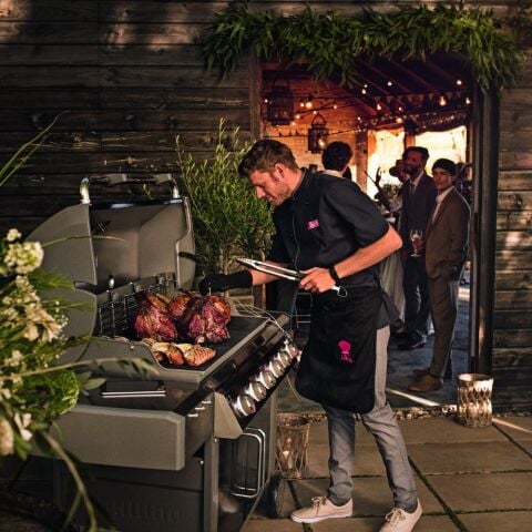 Weber Mangal Önlüğü